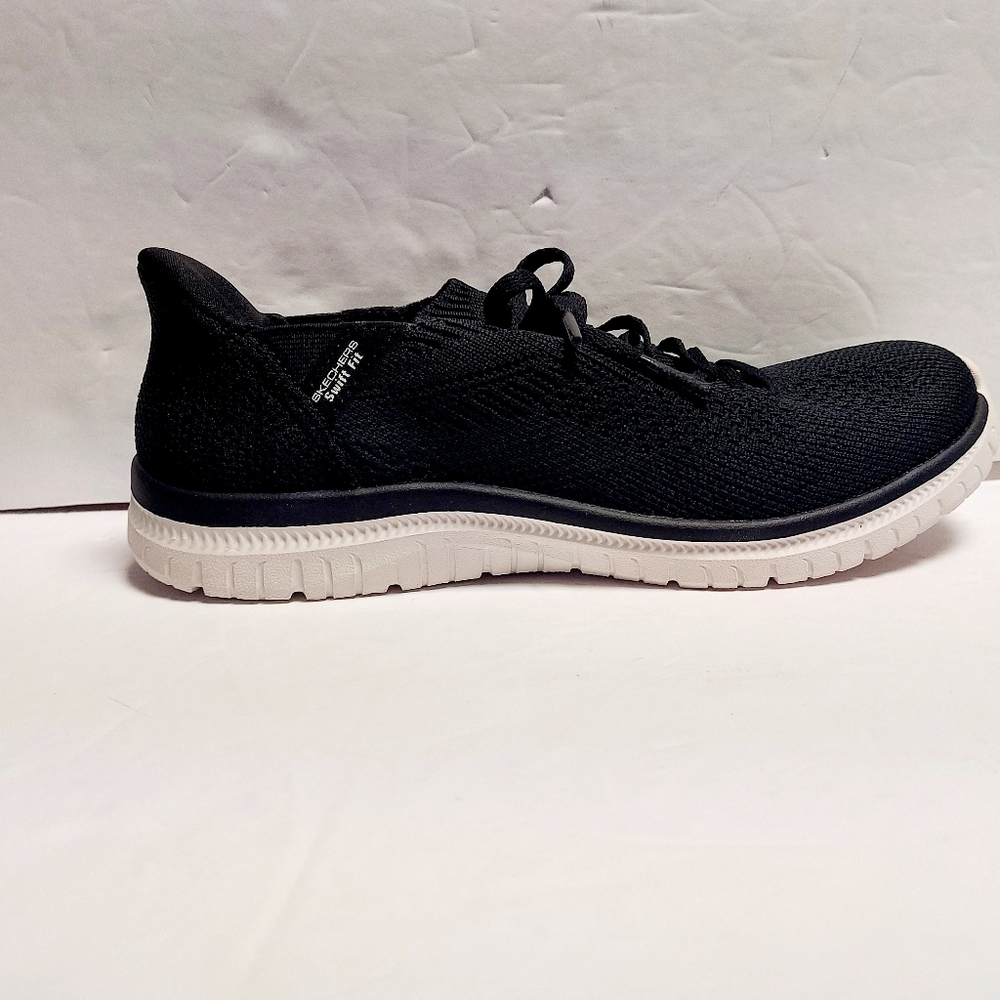 SKECHERS Women's Size 6.5 Swift Fit Hands Free Black Shoes Style 179181